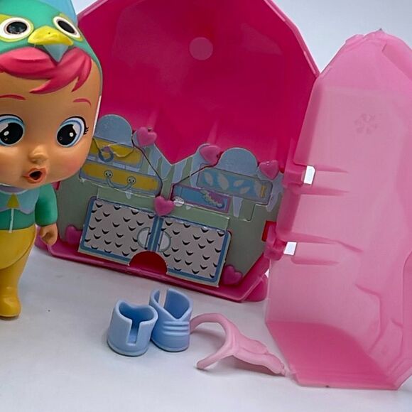 Cry Baby Icy World in case with shoes, bottle & crown - Picture 2 of 11